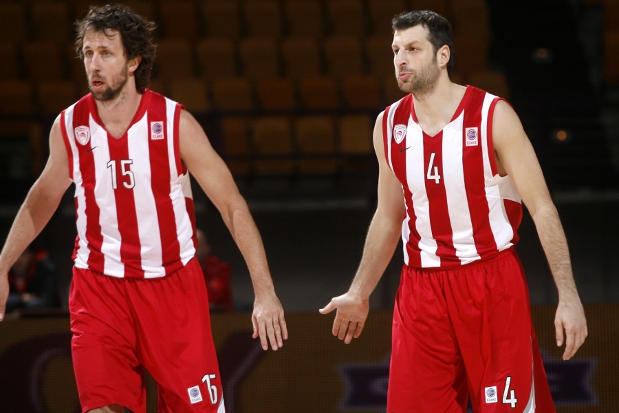 nielsen_papaloukas_olympiacos_2010-11.jpg