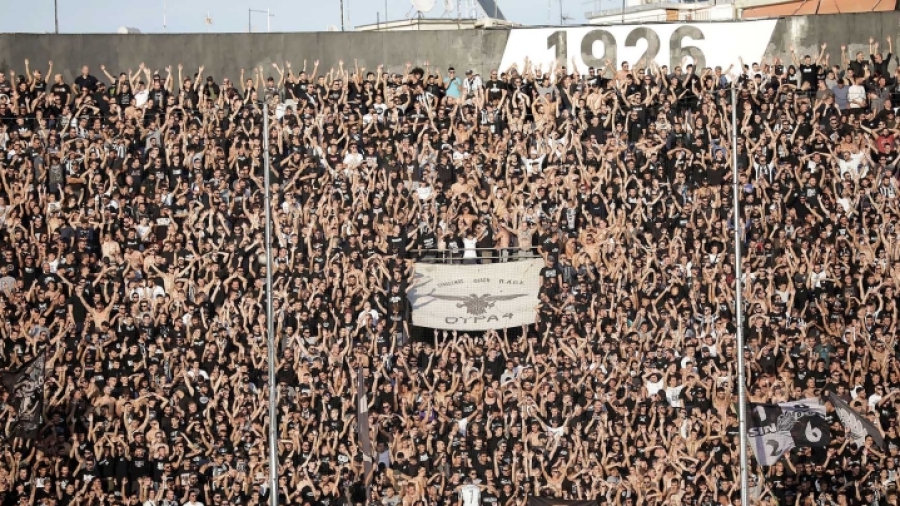 «Σέντρα» με καθυστέρηση στο ΠΑΟΚ - ΑΕΚ, εξαιτίας δύο πανό στην Τούμπα!