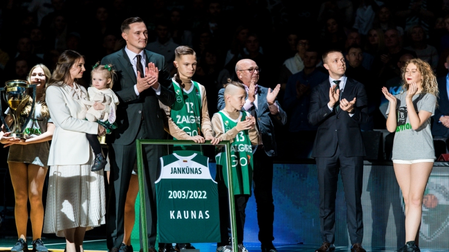 Ζαλγκίρις: Στην οροφή του Zalgirio Arena το Νο13 του Γιανκούνας! (video)