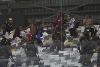 Χάος στο Copa Libertadores και… τρόμος για τους φιλάθλους της Σαν Λορέντσο: «Άγρια» επεισόδια στο ματς με την Ατλέτικο Μινέιρο! (video)