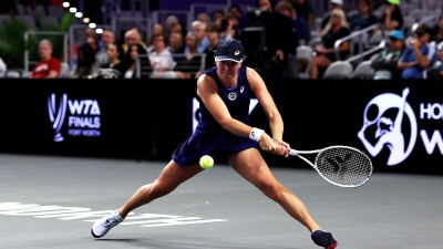 Στα ημιτελικά των WTA Finals η Σφιόντεκ