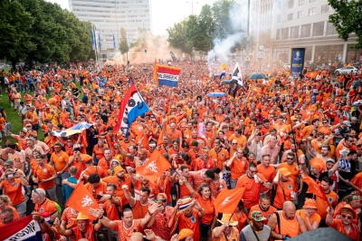 Θα γίνει… πορτοκαλί η Γερμανία – «Επική» απόβαση των «οράνιε» για το Ολλανδία – Αγγλία!