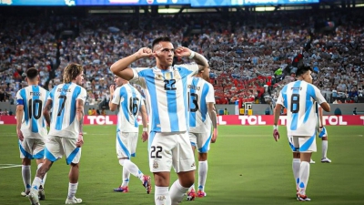 «Οι Παγκόσμιοι Πρωταθλητές βρήκαν τον ήρωά τους»: Ο Μαρτίνες… καθάρισε τη Χιλή (1-0) και έστειλε την Αργεντινή στους «8»! (video)
