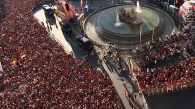 «Πανζουρλισμός» για τους πρωταθλητές Ευρώπης: Έστησαν… πάρτι στη Μαδρίτη για την Εθνική Ισπανίας! (video)