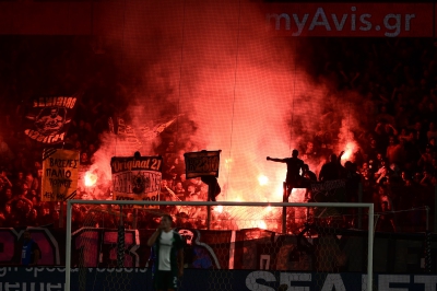 Άναψαν καπνογόνα στην OPAP Arena πριν το ΑΕΚ - Παναθηναϊκός, συζήτηση στο Twitter για τιμωρία: Τι λέει ο κανονισμός;